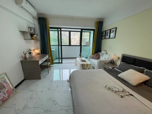 独栋·龙山青创社区 B2栋 0中介网红精装超大阳台正规公寓独门独户 1室1厅