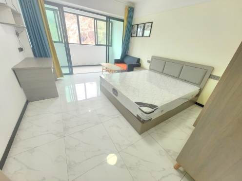 独栋·龙山青创社区 B2栋 明发附近房东自住出租朝南大阳台 1室1厅