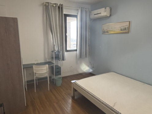 合租·海棠时代广场 5居室 南卧