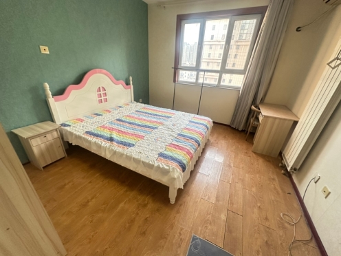 合租·花园小镇 5居室 南卧