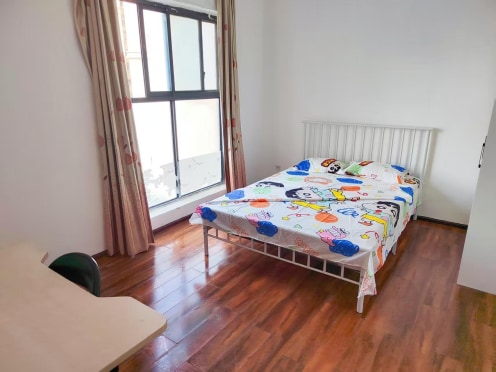 合租·香榭国际 5居室 南卧