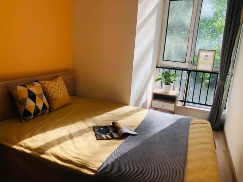 独栋·龙湖冠寓 青岛正阳路国学公园店 高采光 限时每月补贴水电100元 押一付一 月付 无中介费 开间