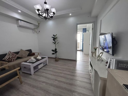 独栋·亿捷公寓 商城西路125号 朝南一室一厅一厨一卫，房东直租 1室1厅