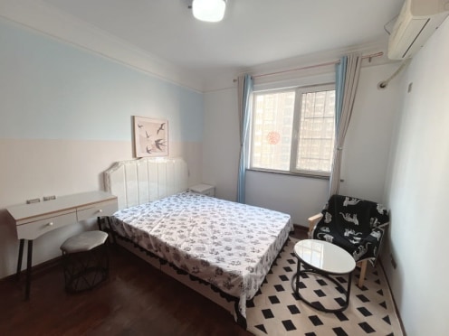 合租·凤城庭院 4居室 南卧