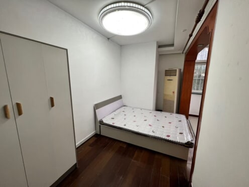 合租·金岭花园A区 5居室 东北卧
