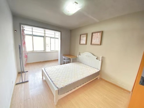 合租·金湖社区 3居室 南卧