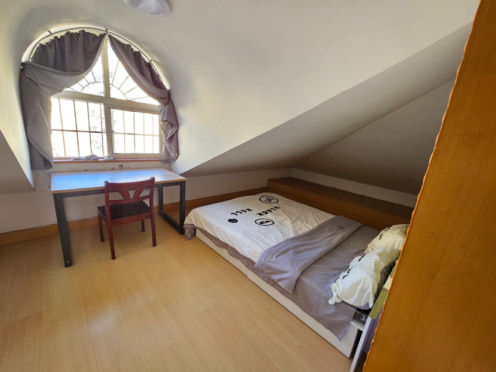 合租·亚联山庄 5居室 南卧