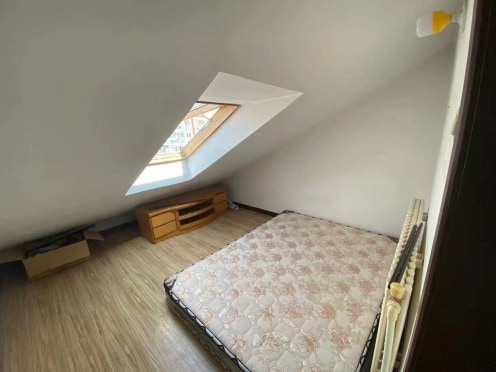 合租·荣发又一居 5居室 复式 南卧