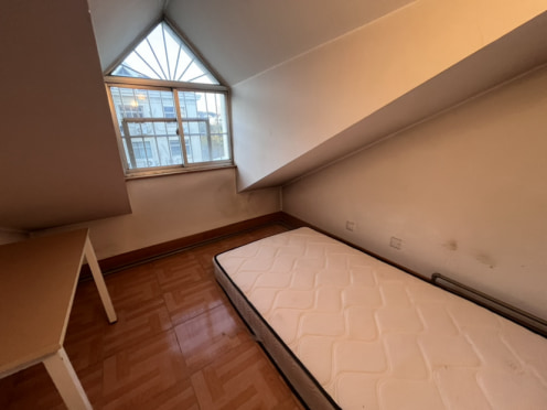 合租·裕龙科技公寓 5居室 南卧