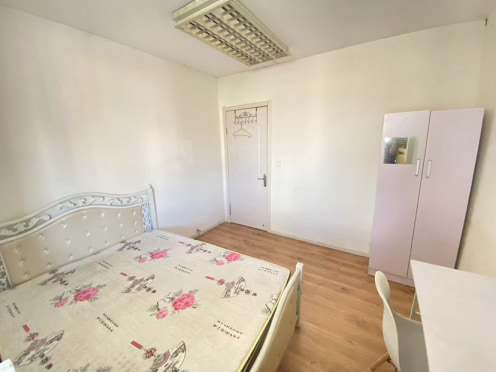 合租·悦泉公寓 5居室 南卧