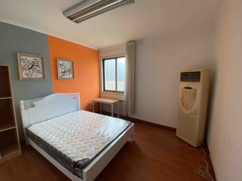 合租·中荣大厦 5居室 南卧