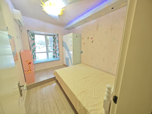 合租·漫岭云天 4居室 南卧