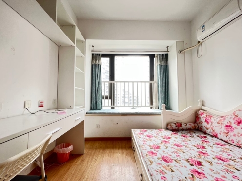 独栋·尚顶公寓 龙城一号钻石广场店 无中介押一付一！龙城一号套一标间公寓1412 开间