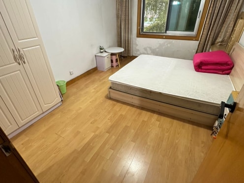 合租·人民南路四段25号 4居室 东南卧