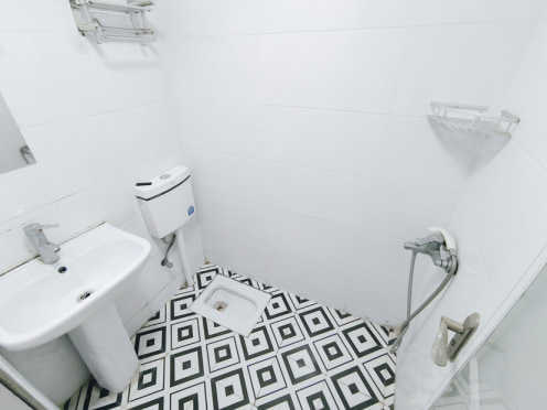 合租·皇冠国际 5居室 西卧