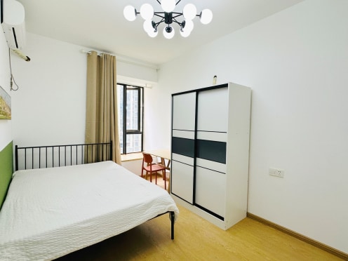 合租·世茂天城二期 5居室 东南/南/东北卧