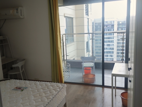 合租·美泉悦府 5居室 南卧