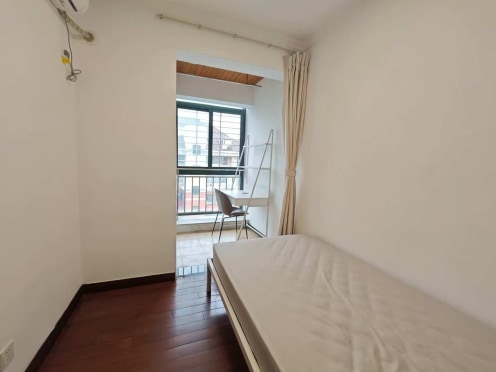 合租·阳光聚宝山庄 5居室 南卧