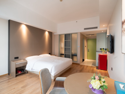 独栋·Ai+公寓 海洋广场店 落地窗景观房 开间