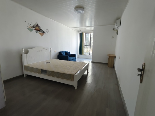 合租·鑫信合中心 5居室 东卧