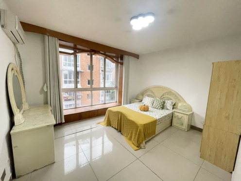 合租·润兰花园 5居室 南卧