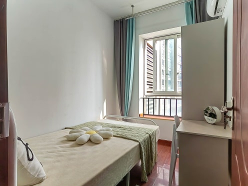 合租·绿地世纪城 4居室 东卧