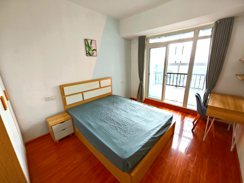 合租·中铁逸都国际C区 5居室 东卧