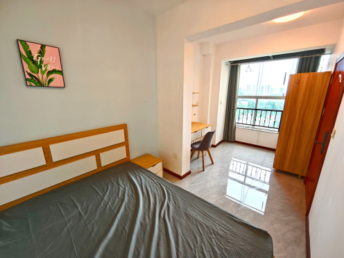 合租·中铁逸都国际C区 5居室 北卧