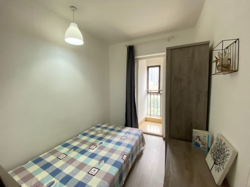 合租·合能珍宝琥珀3期 5居室 东卧