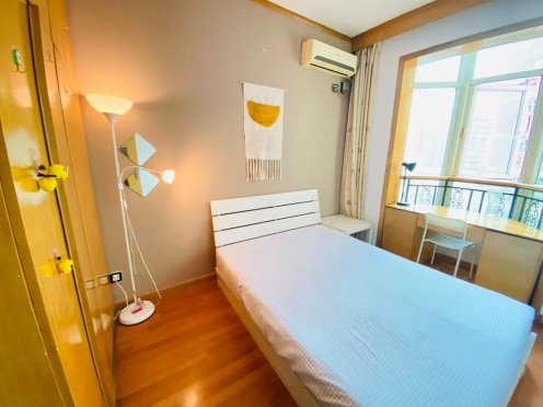 合租·金海岸公寓 5居室 南卧