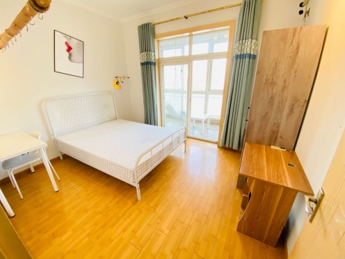 合租·建银大厦 5居室 东北卧