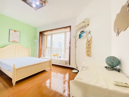 合租·建银大厦 5居室 西南卧