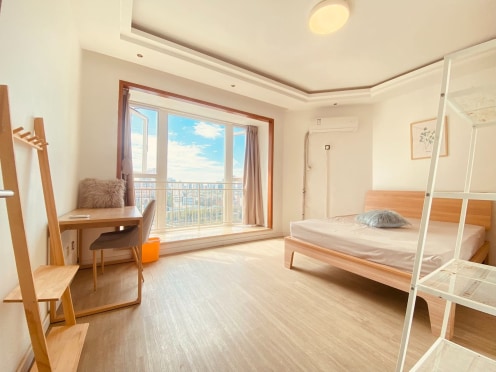 合租·建银大厦 5居室 南卧