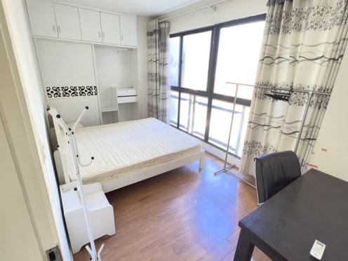 合租·峰汇中心 3居室 南卧