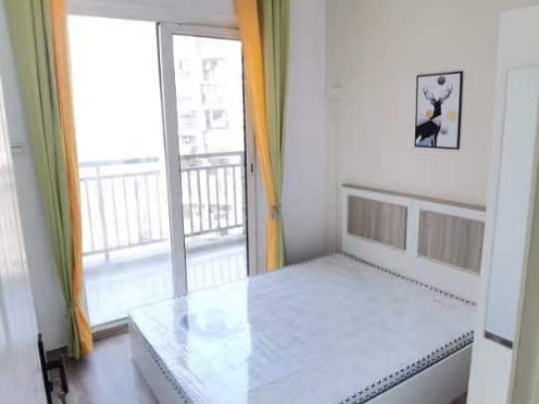 合租·金色池塘三期 5居室 北卧