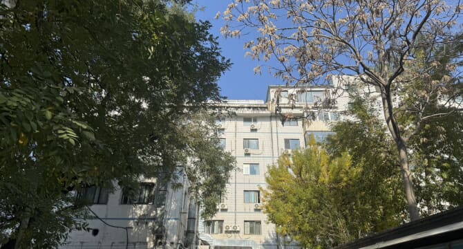 步行7分钟可达地铁站天坛东门 800m10分钟可达磁器口 步行200米可达《北京体育馆西公交站》