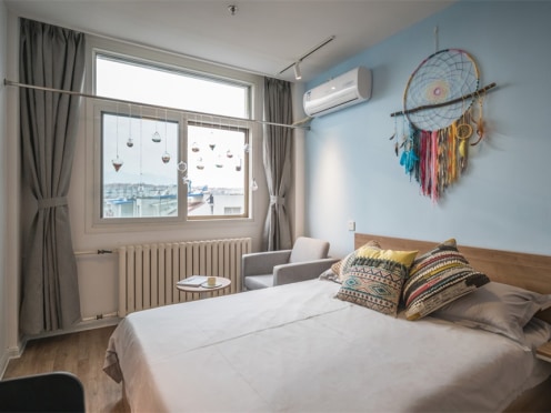 独栋·柚米寓 青岛井冈山路柚米寓二店 石油大学附近 公寓直租精装一室 可短租 近 井冈山地铁站！押一付一 免费停车！ 1室1厅