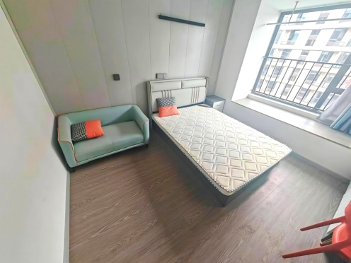 合租·港龙美的未来映 3居室 南卧