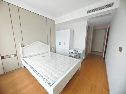 合租·鑫苑悦秀名家 5居室 南卧