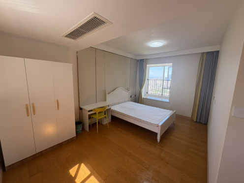 合租·鑫苑名筑 5居室 南卧