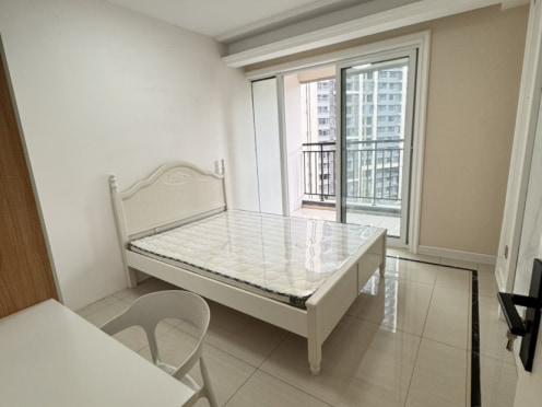 合租·鑫苑悦秀名家 5居室 南卧