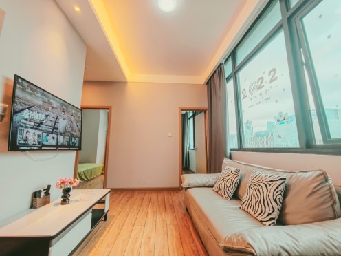 独栋·成都换新地产 绿地新里城 无中介费  蔡桥地铁站精装套二  可以拎包入住 可短租 2室1厅