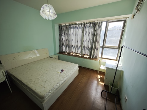 合租·英郡一期 5居室 南卧