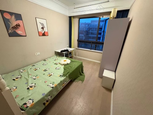 合租·绿地新里城三期 4居室 东卧