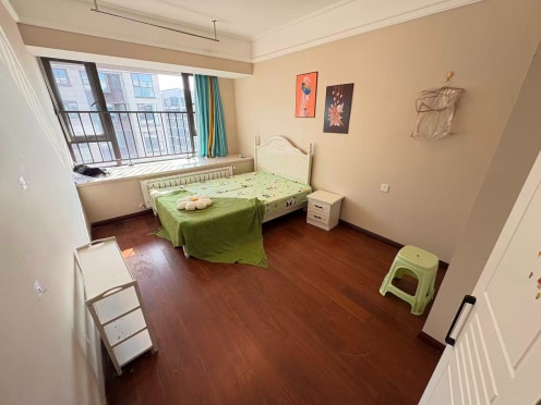 合租·绿地新里城三期 5居室 东卧