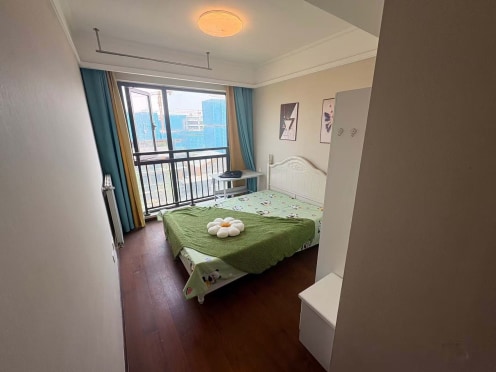 合租·绿地新里城三期 5居室 东卧