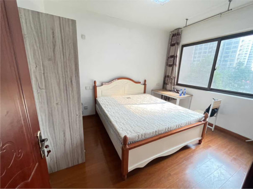 合租·龙光君悦华庭二期 5居室