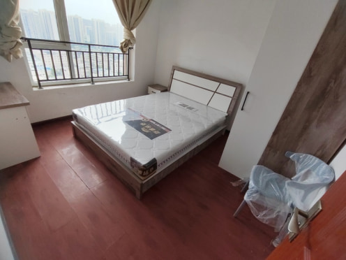 合租·蓝光花满庭二期 4居室