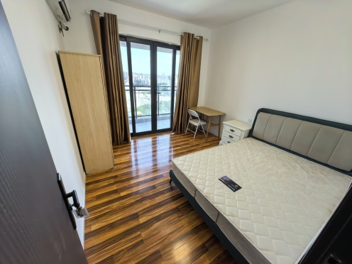 合租·绿地新里樱园 4居室