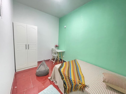 合租·胜利公寓 4居室 东南卧